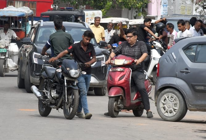 ई-20 पेट्रोल से गाड़ियों के खराब होने का किया जा रहा दावा।