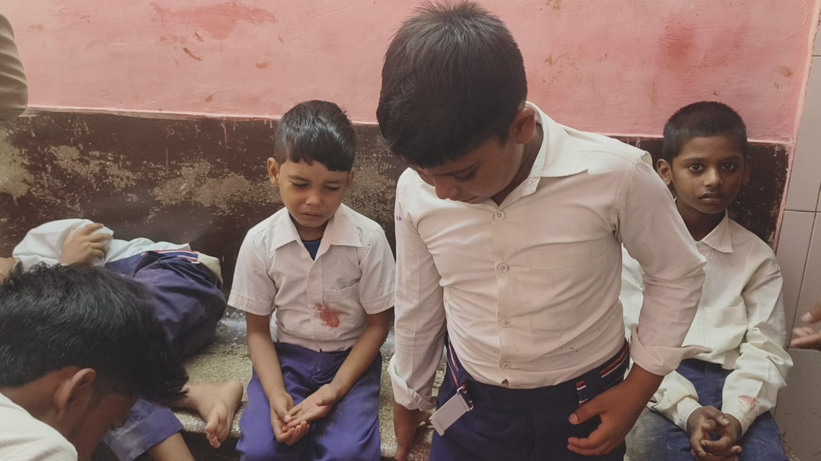 जलालाबाद सीएचसी पहुंचे हादसे के बाद घायल बच्चे। स्रोत : परिजन जलालाबाद सीएचसी पहुंचे हादसे के बाद घायल बच्चे। स्रोत : परिजन