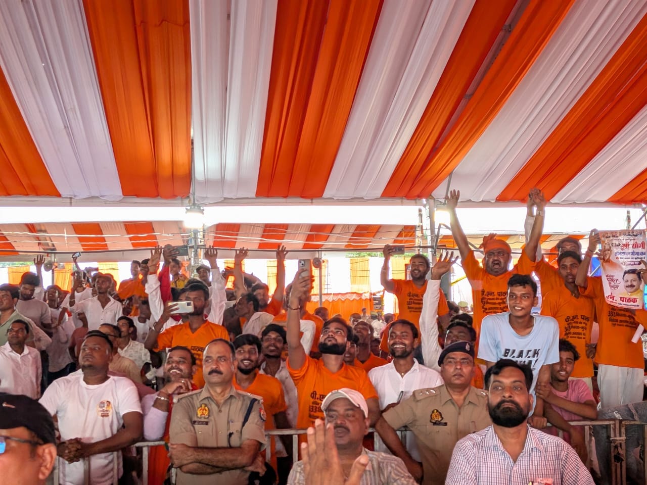 कुशीनगर के टेकुआटार में आयोजित जनसभा कार्यक्रम को संबोधित करते सीएम योगी आदित्यनाथ। संवाद
