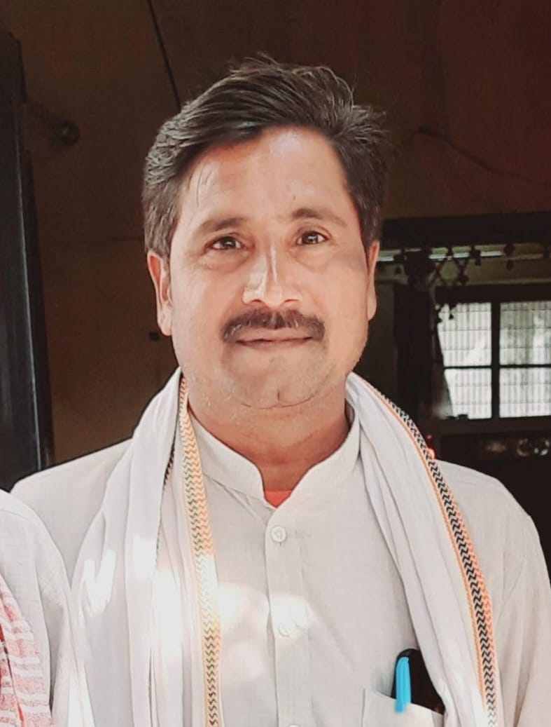 खासपुर निवासी ग्राम प्रधान की मौत की सूचना पर सांत्वना देने पहुंचे बसपाई (बसपा कार्यकर्ता)