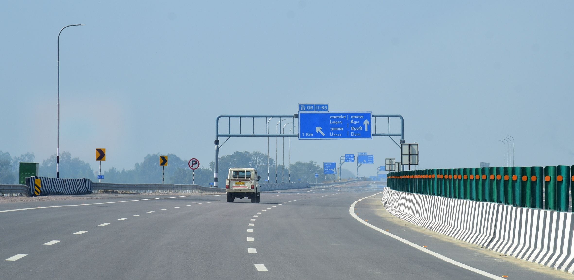 लखनऊ-कानपुर एक्सप्रेसवे। लखनऊ-कानपुर एक्सप्रेसवे।