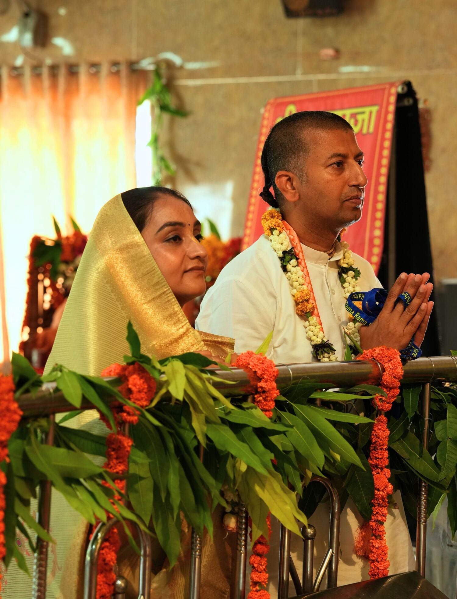 दशहरी, लंगड़ा और चौसा से हुआ राधारमण बिहारी का शृंगार