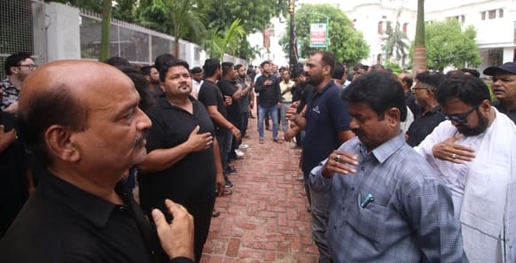 याद-ए-बीमार-ए-कर्बला में निकला शाही दुलदुल का जुलूस याद-ए-बीमार-ए-कर्बला में निकला शाही दुलदुल का जुलूस