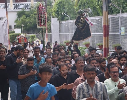 याद-ए-बीमार-ए-कर्बला में निकला शाही दुलदुल का जुलूस याद-ए-बीमार-ए-कर्बला में निकला शाही दुलदुल का जुलूस