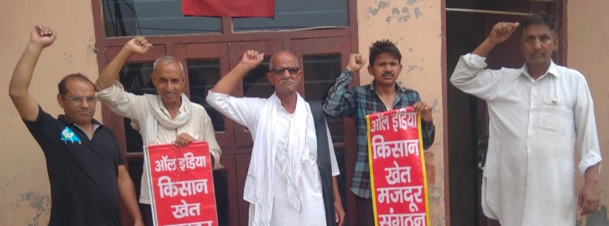 12 ढांड 01 बैठक में भाग लेते हुए कार्यकर्ता।