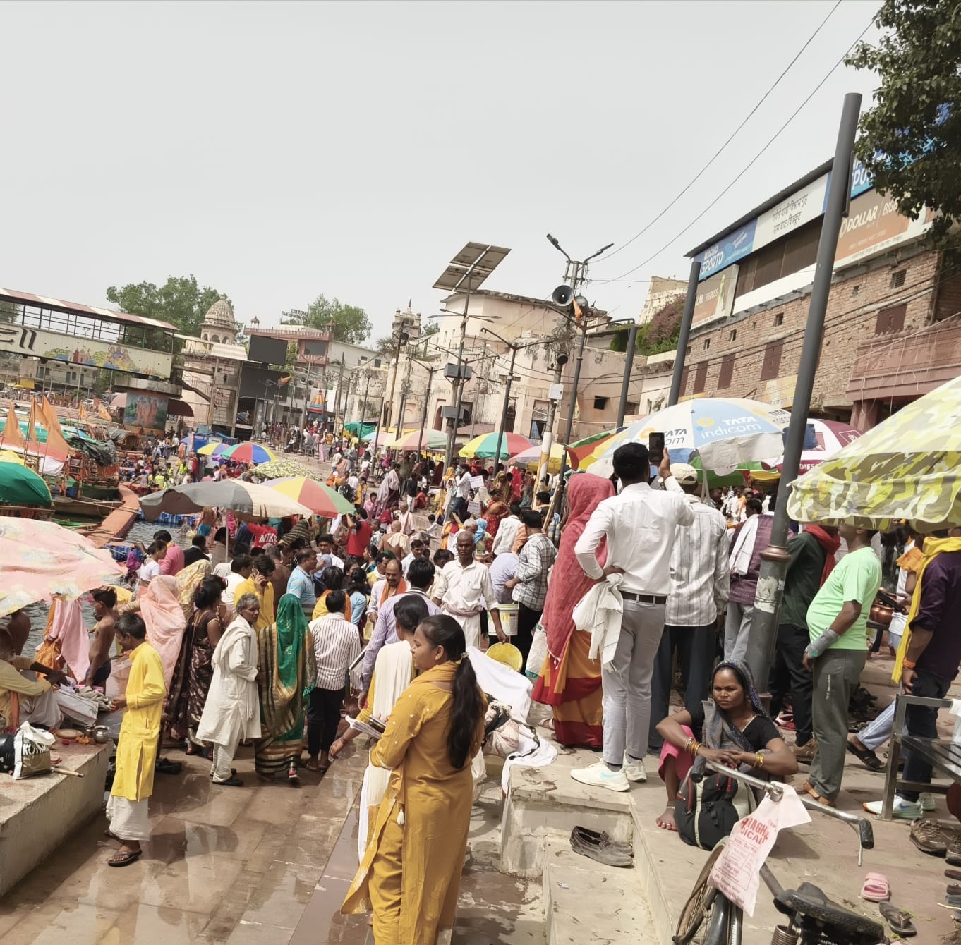 13 सीकेटीपी-16-मंदाकिनी के रामघाट पर खड़ी नावें। संवाद