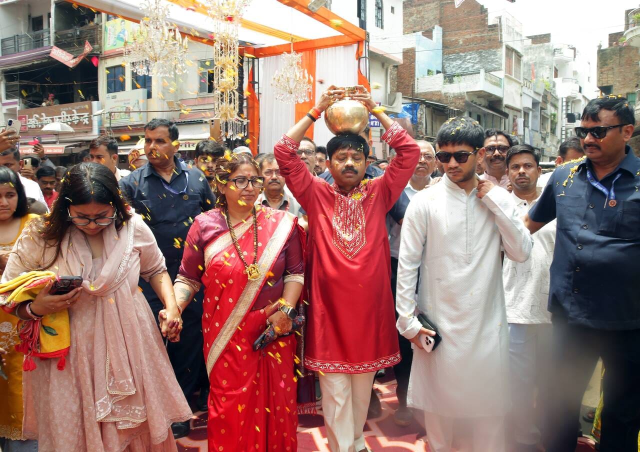 बहादुरगंज स्थित मनोकामनापूर्ति शिव मंदिर में मंत्री नंद गोपाल गुप्ता ने पुनर्प्राप्त जन्मोत्सव बहादुरगंज स्थित मनोकामनापूर्ति शिव मंदिर में मंत्री नंद गोपाल गुप्ता ने पुनर्प्राप्त जन्मोत्सव
