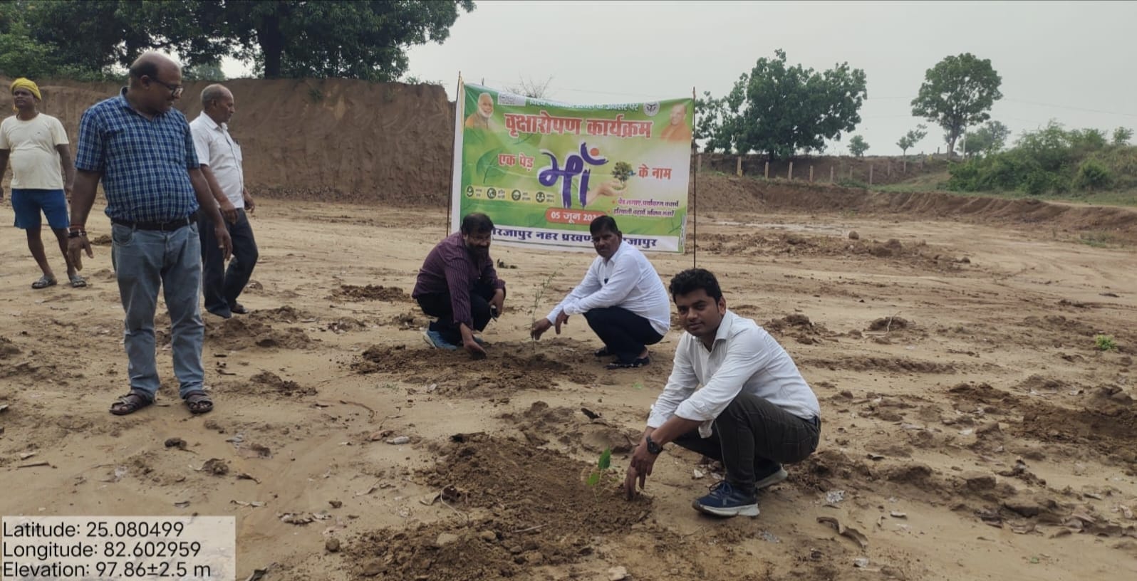 भेंवरकरमनपुर पंचायत भवन पर पौधरोपण करती बीडीआ सिटी मृदुला सिंह।-संवाद। भेंवरकरमनपुर पंचायत भवन पर पौधरोपण करती बीडीआ सिटी मृदुला सिंह।-संवाद।