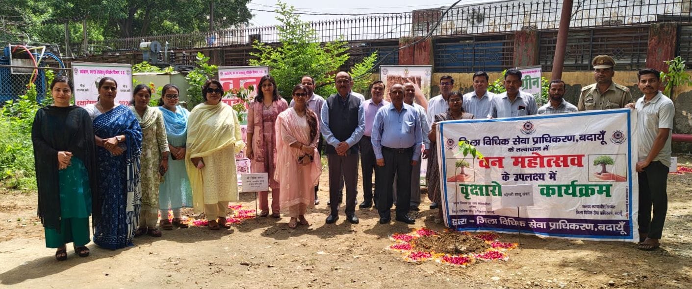 एमजीपी कॉलेज में पौधारोपण करते पूर्व राज्यमंत्री विमलकृष्ण अग्रवाल। संवाद एमजीपी कॉलेज में पौधारोपण करते पूर्व राज्यमंत्री विमलकृष्ण अग्रवाल। संवाद