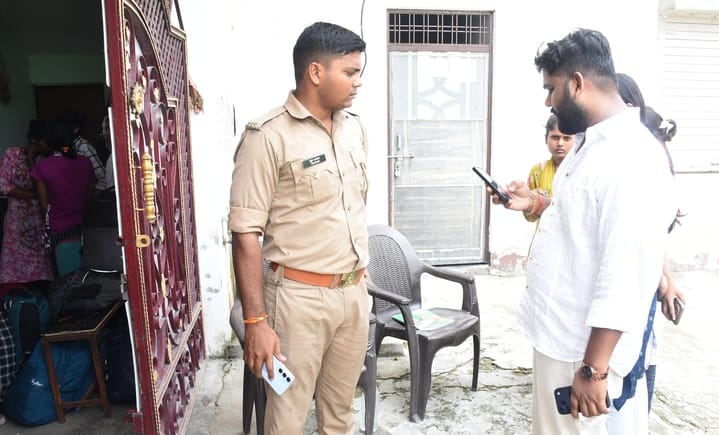 गुडंबा के हॉस्टल में पड़ताल करती पुलिस। गुडंबा के हॉस्टल में पड़ताल करती पुलिस।