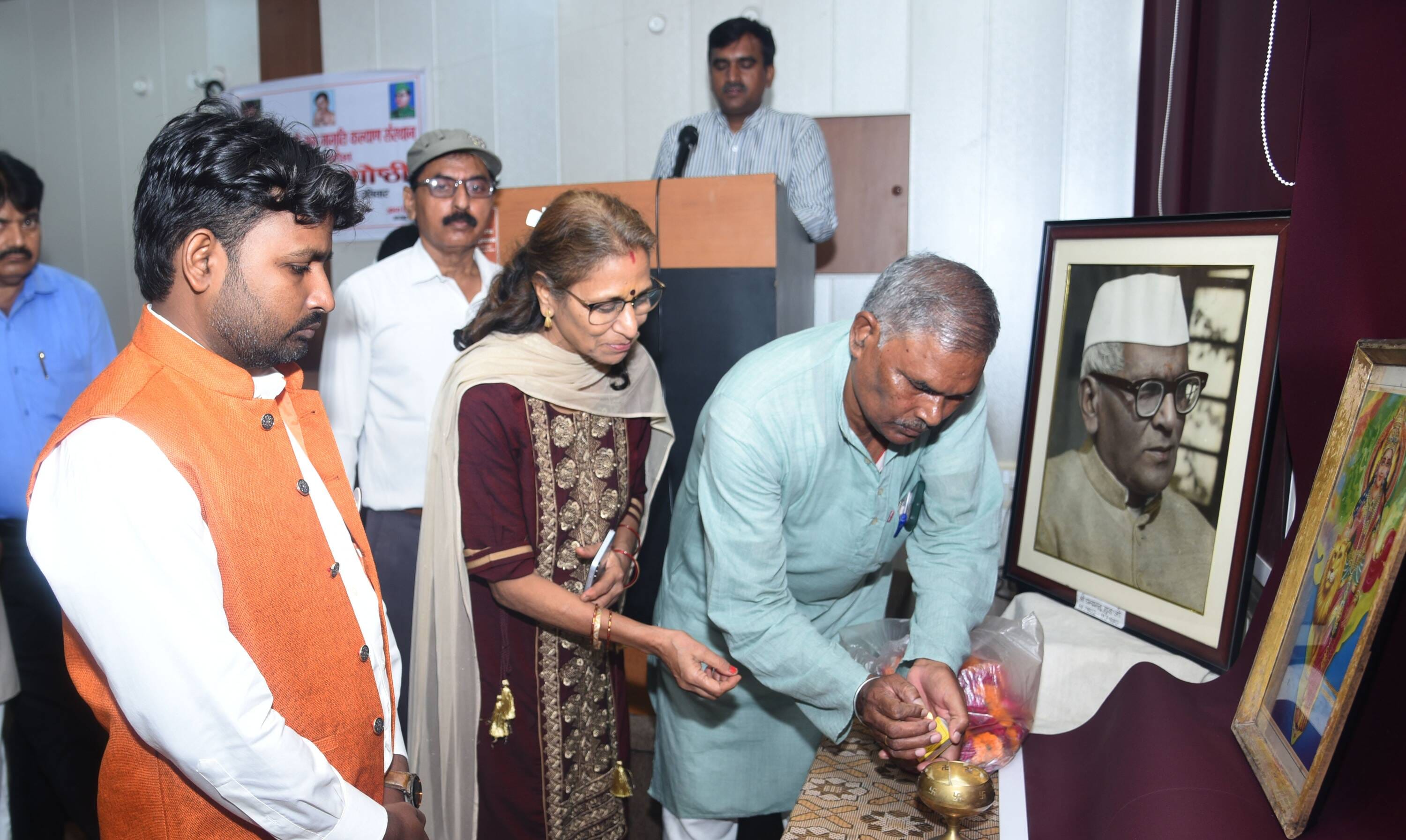 हजरतगंज स्थित नवचेतना केंद्र के सभागार में स्वतंत्रता सेनानी जन जागृति कल्याण संस्थान की ओर से हजरतगंज स्थित नवचेतना केंद्र के सभागार में स्वतंत्रता सेनानी जन जागृति कल्याण संस्थान की ओर से