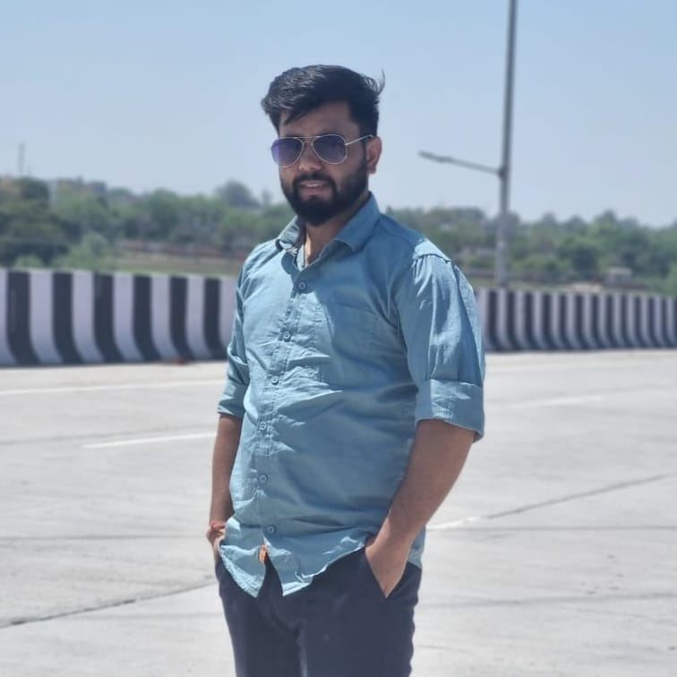 निर्माणाधीन शिमला-मटौर फोरलेन पर विनायकघाट के पास सड़क की हालत और लगा जाम। संवाद