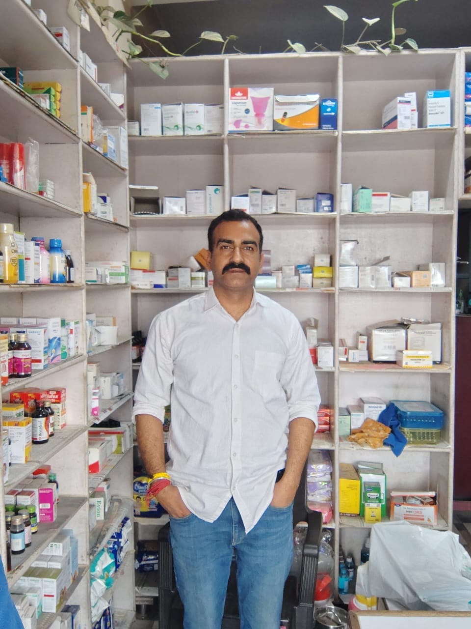 निर्माणाधीन शिमला-मटौर फोरलेन पर विनायकघाट के पास सड़क की हालत और लगा जाम। संवाद