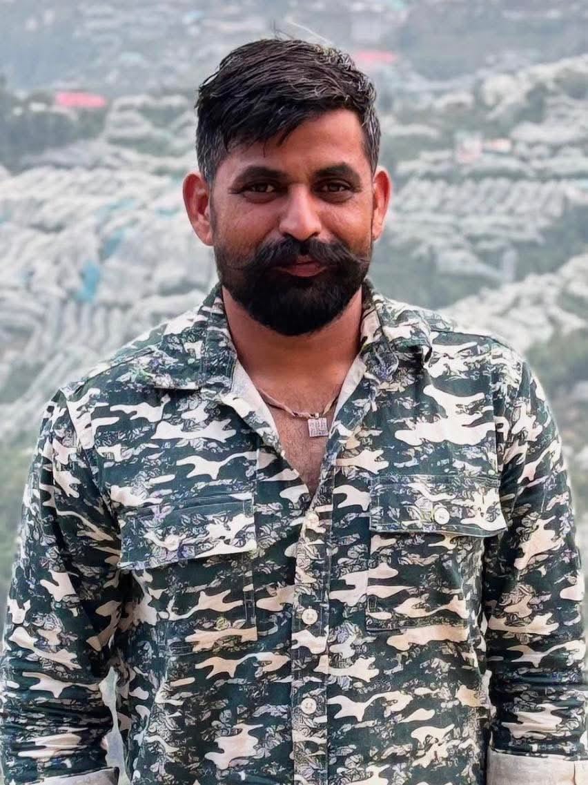 निर्माणाधीन शिमला-मटौर फोरलेन पर विनायकघाट के पास सड़क की हालत और लगा जाम। संवाद