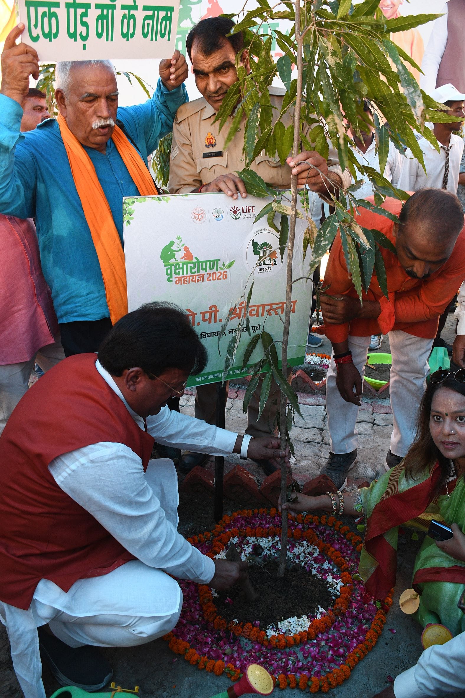 राजधानी में आम नागरिकों ने पौधरोपण कर अभियान को जनभागीदारी का उत्सव बना दिया। राजधानी में आम नागरिकों ने पौधरोपण कर अभियान को जनभागीदारी का उत्सव बना दिया।