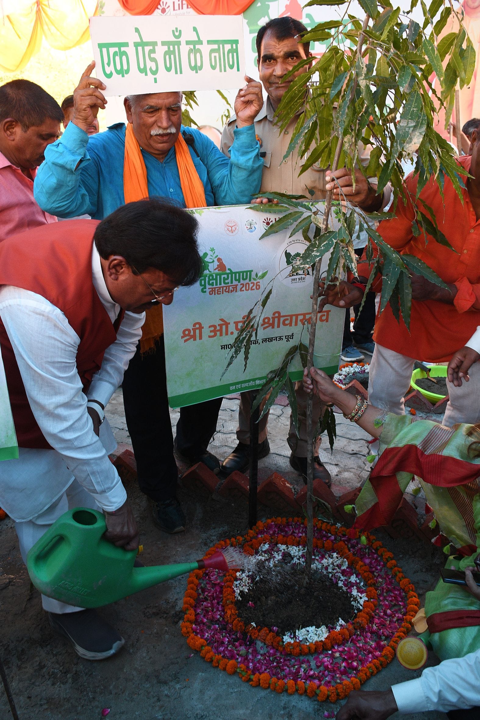 राजधानी में आम नागरिकों ने पौधरोपण कर अभियान को जनभागीदारी का उत्सव बना दिया। राजधानी में आम नागरिकों ने पौधरोपण कर अभियान को जनभागीदारी का उत्सव बना दिया।