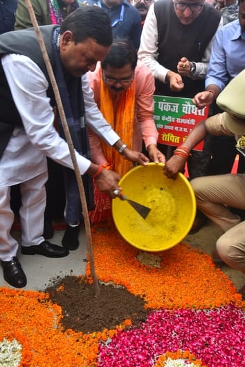 राजधानी में आम नागरिकों ने पौधरोपण कर अभियान को जनभागीदारी का उत्सव बना दिया। राजधानी में आम नागरिकों ने पौधरोपण कर अभियान को जनभागीदारी का उत्सव बना दिया।