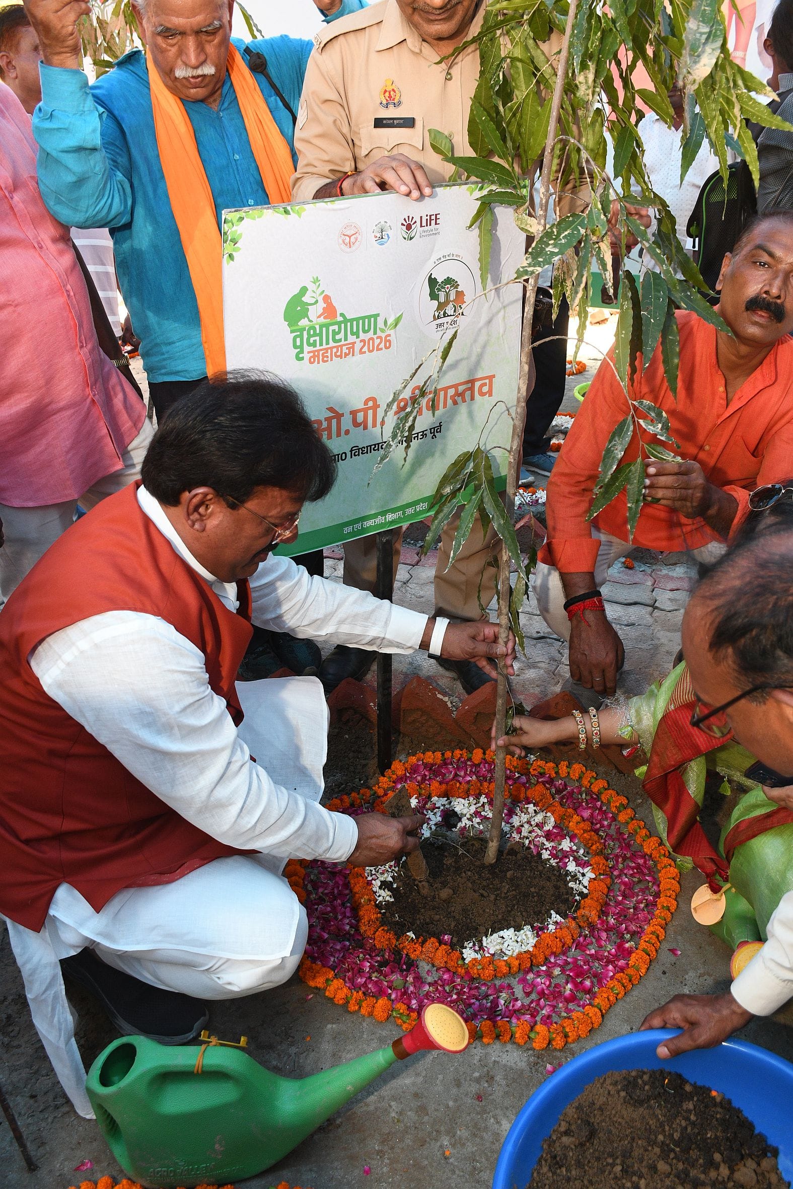 राजधानी में आम नागरिकों ने पौधरोपण कर अभियान को जनभागीदारी का उत्सव बना दिया। राजधानी में आम नागरिकों ने पौधरोपण कर अभियान को जनभागीदारी का उत्सव बना दिया।