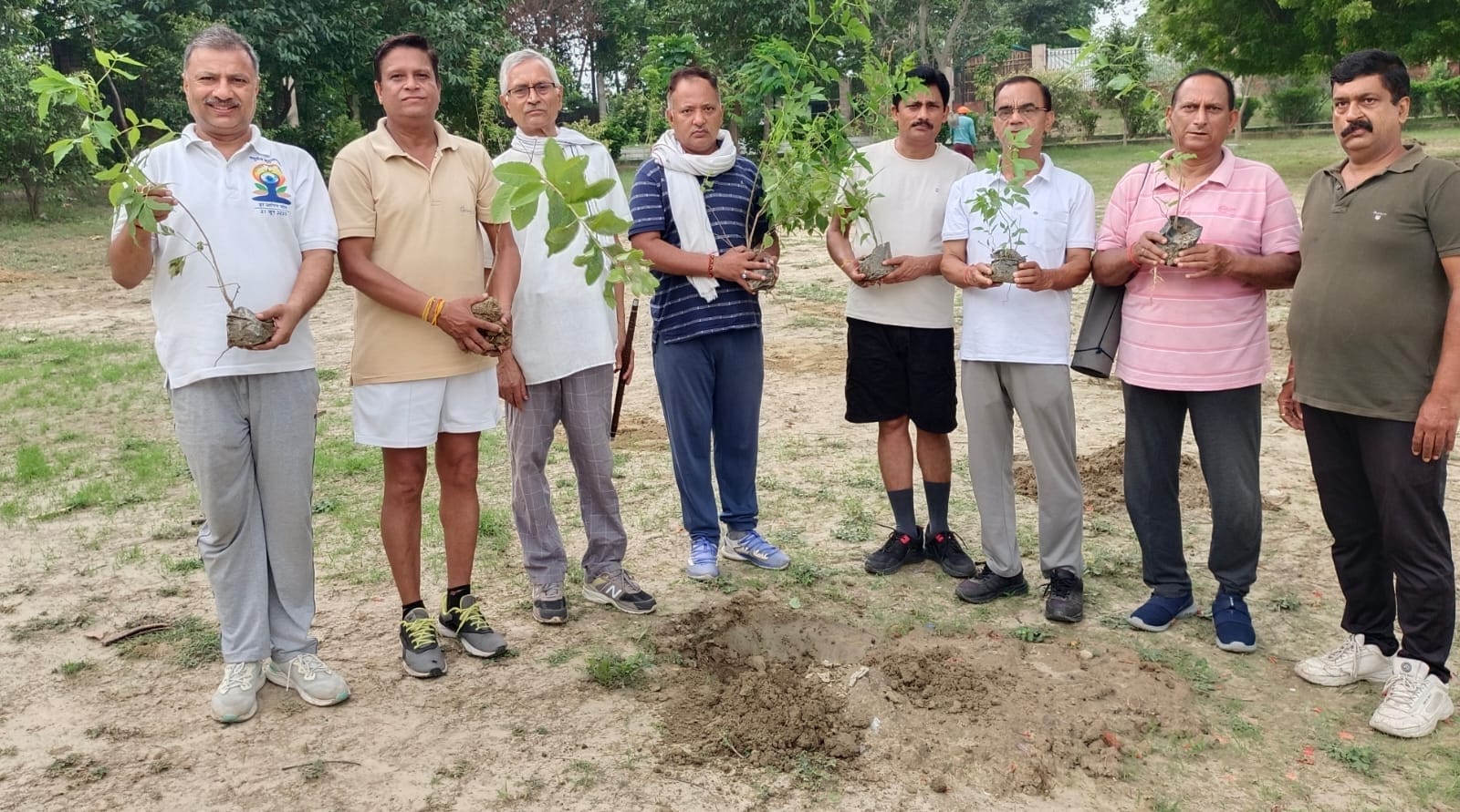 राजधानी में आम नागरिकों ने पौधरोपण कर अभियान को जनभागीदारी का उत्सव बना दिया। राजधानी में आम नागरिकों ने पौधरोपण कर अभियान को जनभागीदारी का उत्सव बना दिया।