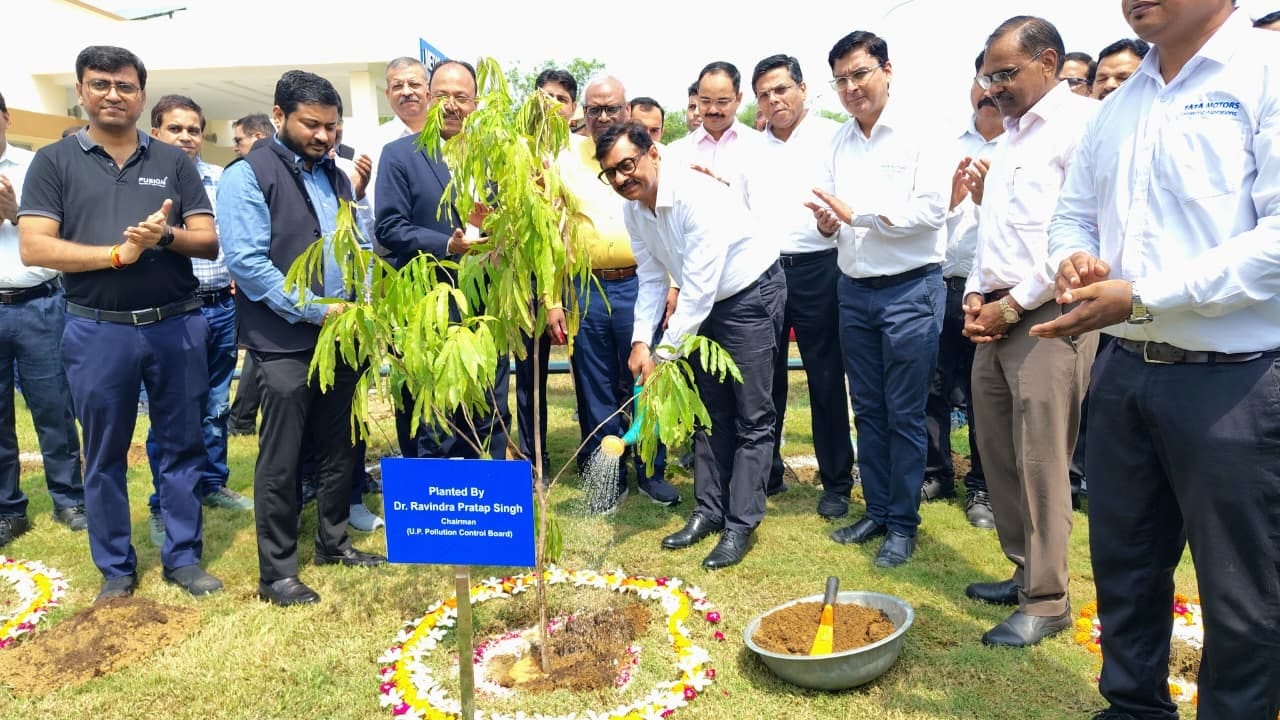 राजधानी में आम नागरिकों ने पौधरोपण कर अभियान को जनभागीदारी का उत्सव बना दिया। राजधानी में आम नागरिकों ने पौधरोपण कर अभियान को जनभागीदारी का उत्सव बना दिया।