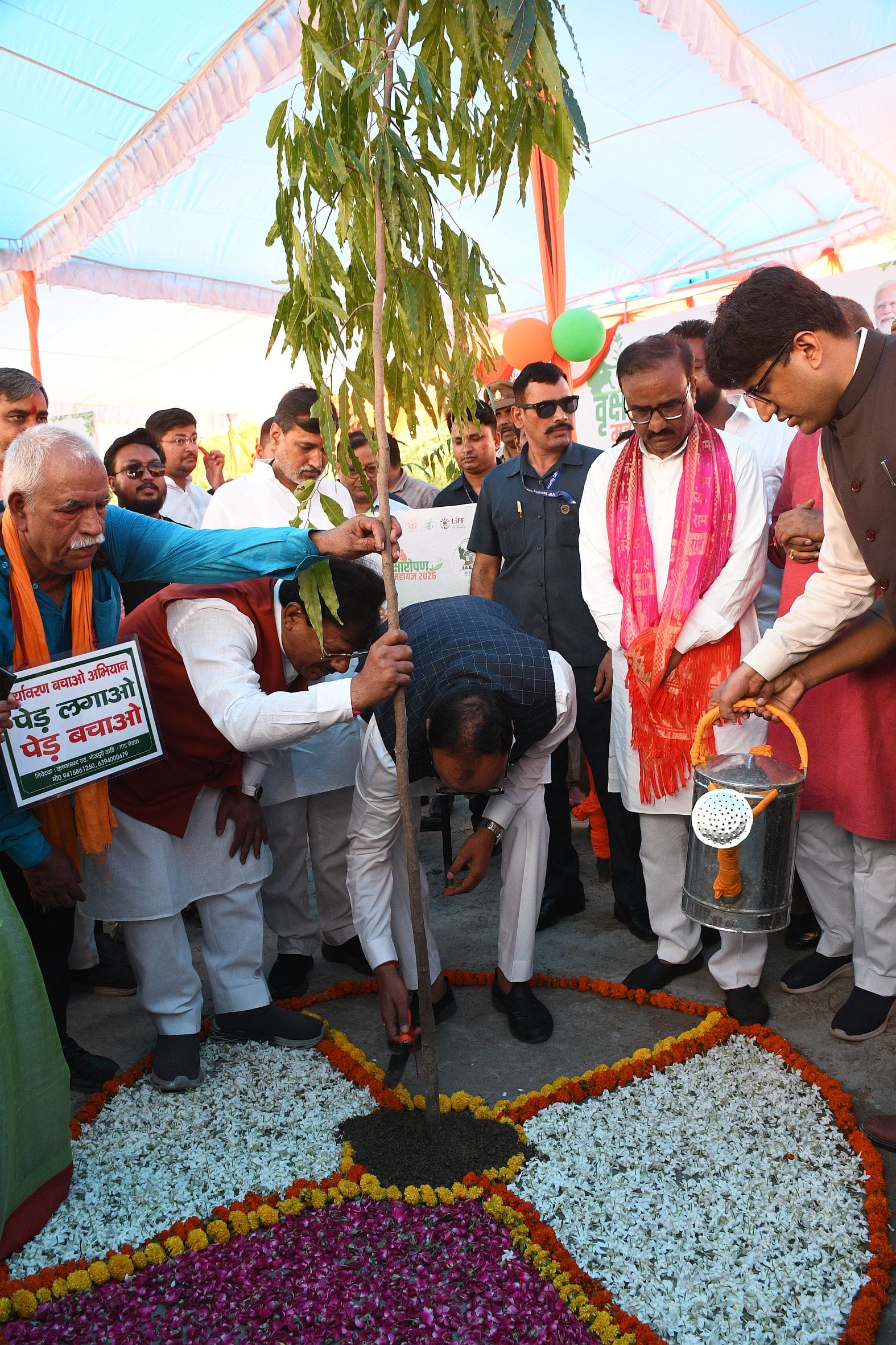 राजधानी में आम नागरिकों ने पौधरोपण कर अभियान को जनभागीदारी का उत्सव बना दिया। राजधानी में आम नागरिकों ने पौधरोपण कर अभियान को जनभागीदारी का उत्सव बना दिया।