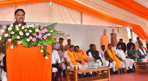 राजधानी में आम नागरिकों ने पौधरोपण कर अभियान को जनभागीदारी का उत्सव बना दिया। राजधानी में आम नागरिकों ने पौधरोपण कर अभियान को जनभागीदारी का उत्सव बना दिया।
