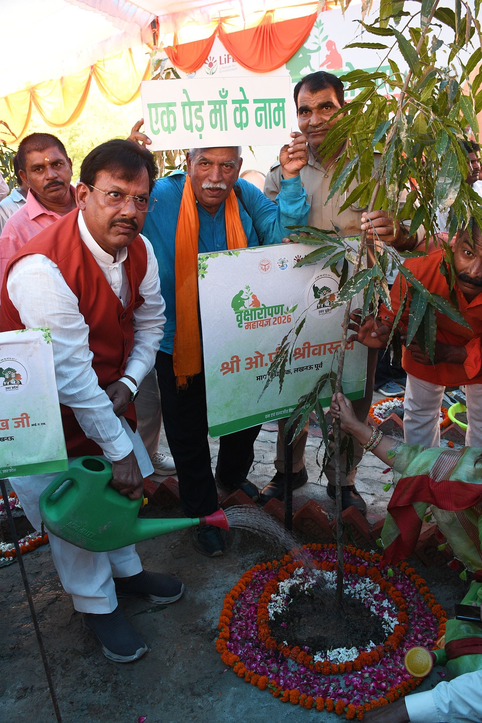 राजधानी में आम नागरिकों ने पौधरोपण कर अभियान को जनभागीदारी का उत्सव बना दिया। राजधानी में आम नागरिकों ने पौधरोपण कर अभियान को जनभागीदारी का उत्सव बना दिया।