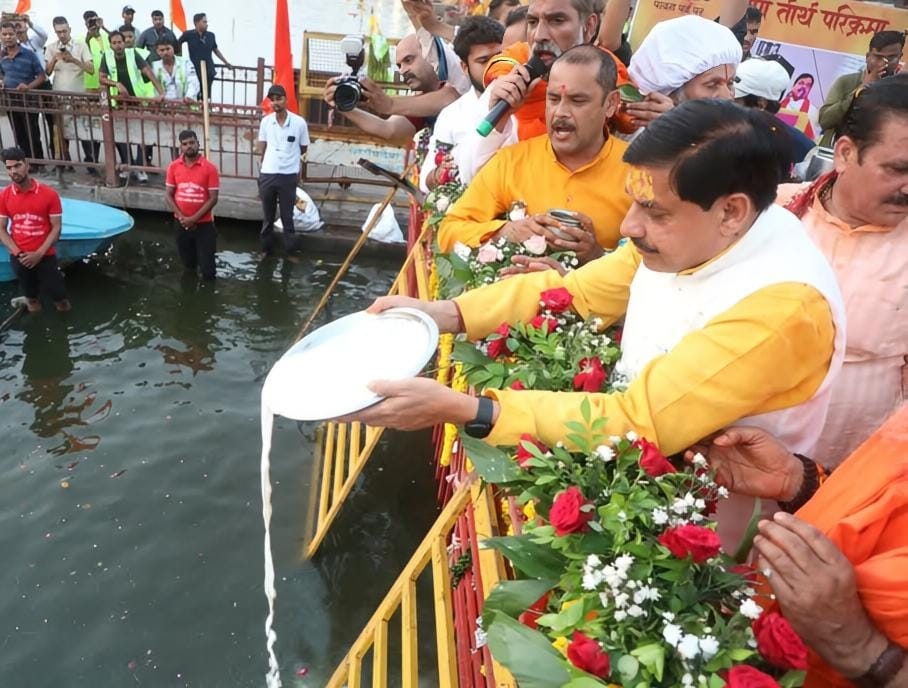 शिप्रा नाम की वापसी पर संत पुजारी और विद्वान गदगद शिप्रा नाम की वापसी पर संत पुजारी और विद्वान गदगद