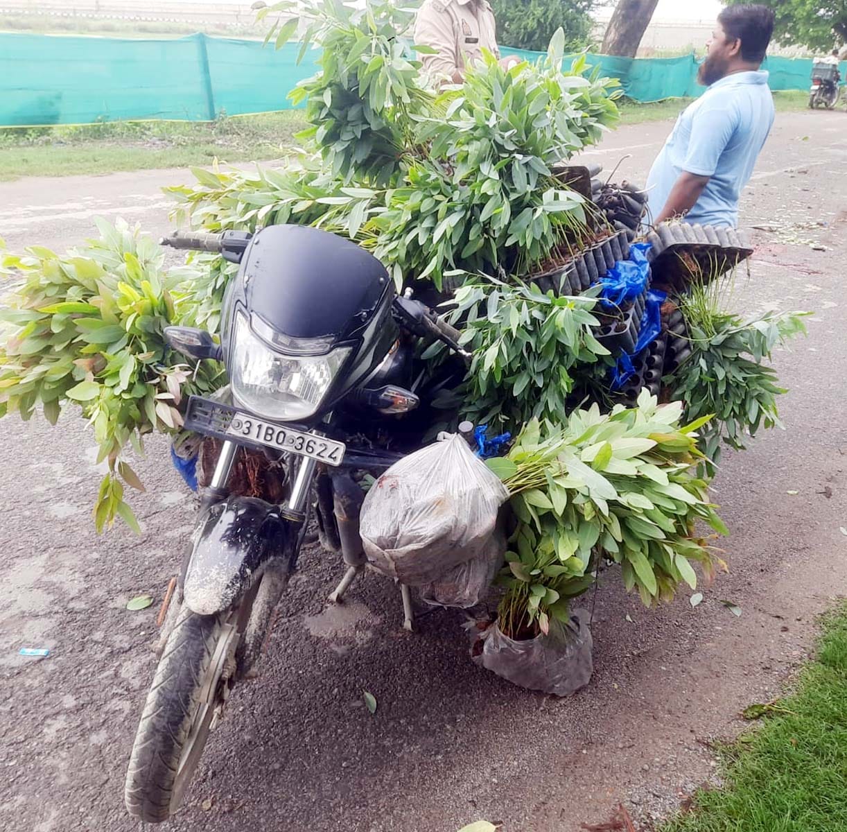 ऊचौलिया के गांव सिसोरा सहमद निवासी अरशद खां का फाइल फोटो। स्रोत : परिजन