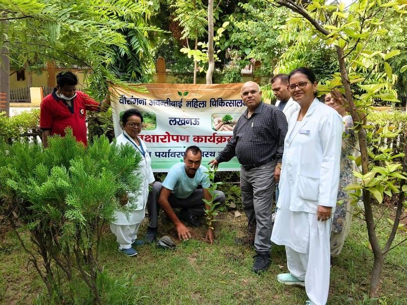 वीरांगना अवंतीबाई महिला चिकित्सालय में रविवार को पौधरोपण कार्यक्रम किया गया। वीरांगना अवंतीबाई महिला चिकित्सालय में रविवार को पौधरोपण कार्यक्रम किया गया।