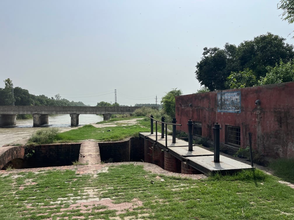 अधीक्षण अभियंता नीरज शर्मा। संवाद