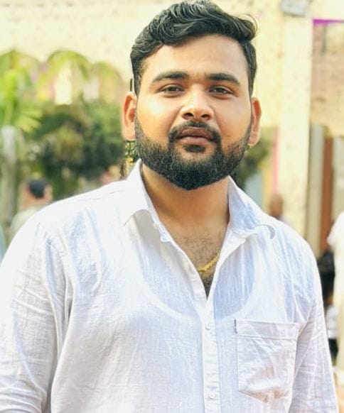 फोटो 11 फैक्ट्री में दोना-पत्तल बनवातीं प्रियंका। संवाद फोटो 11 फैक्ट्री में दोना-पत्तल बनवातीं प्रियंका। संवाद