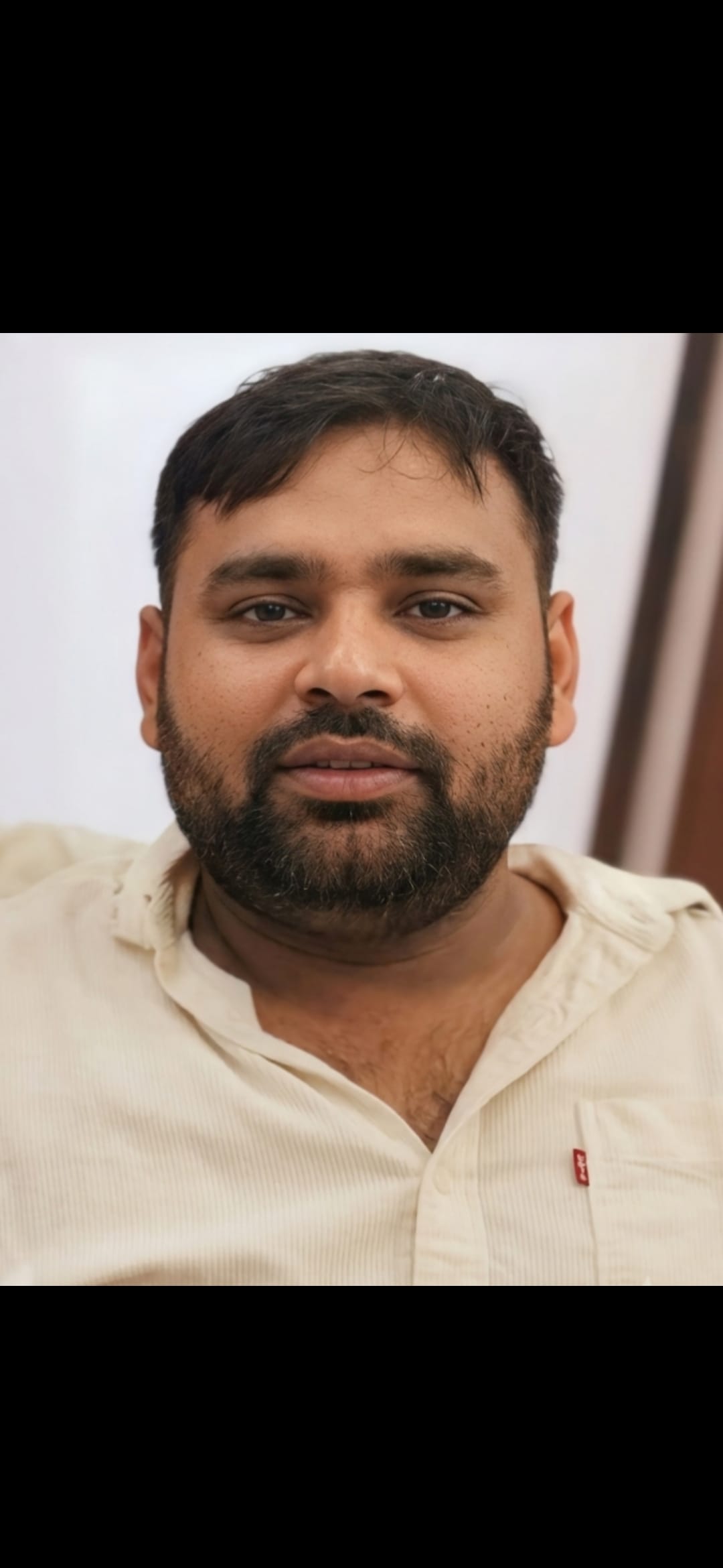 झिंझाना के गांव होशंगपुर में प्रॉपर्टी डीलर की मौत पर बिलखते परिजन और सांत्वना देते लोग। ग्रामी झिंझाना के गांव होशंगपुर में प्रॉपर्टी डीलर की मौत पर बिलखते परिजन और सांत्वना देते लोग। ग्रामी