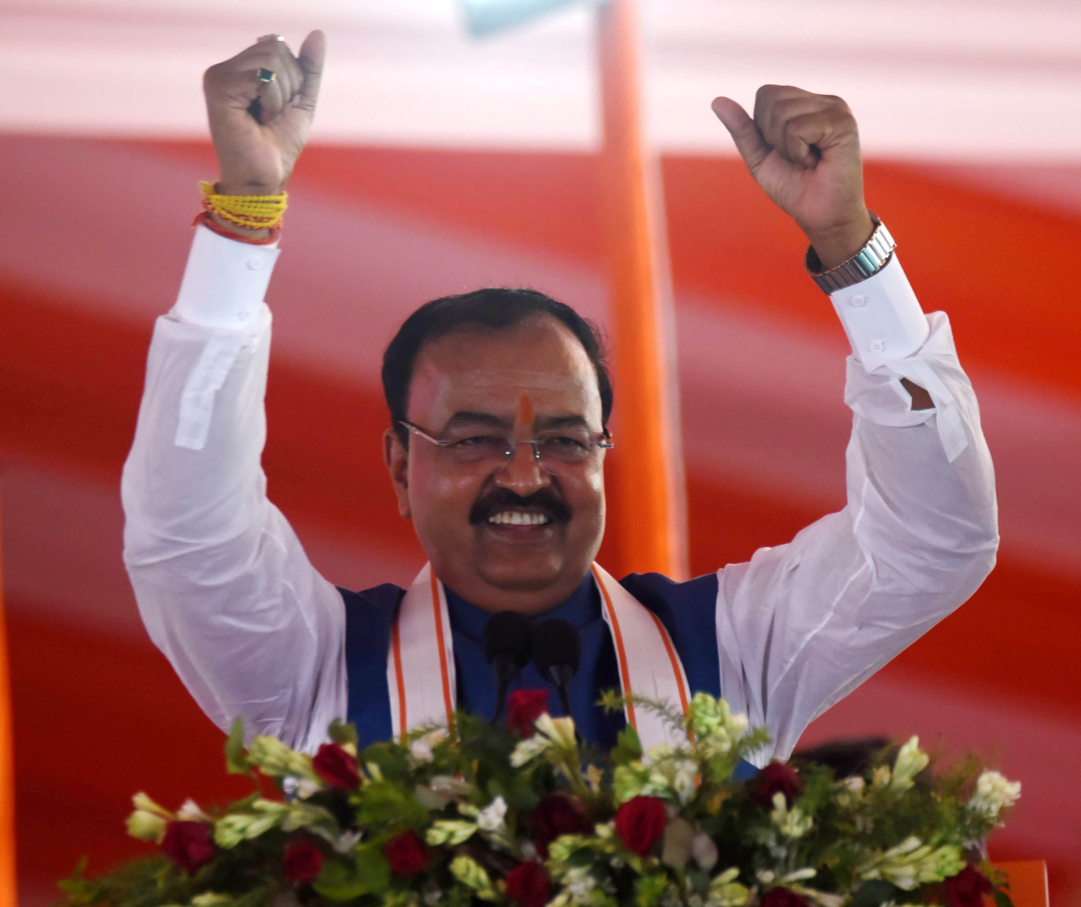 कार्यक्रम में पहुंचे रक्षा मंत्री राजनाथ सिंह, मुख्यमंत्री योगी आदित्यनाथ, सड़क परिवहन एवं राजम कार्यक्रम में पहुंचे रक्षा मंत्री राजनाथ सिंह, मुख्यमंत्री योगी आदित्यनाथ, सड़क परिवहन एवं राजम