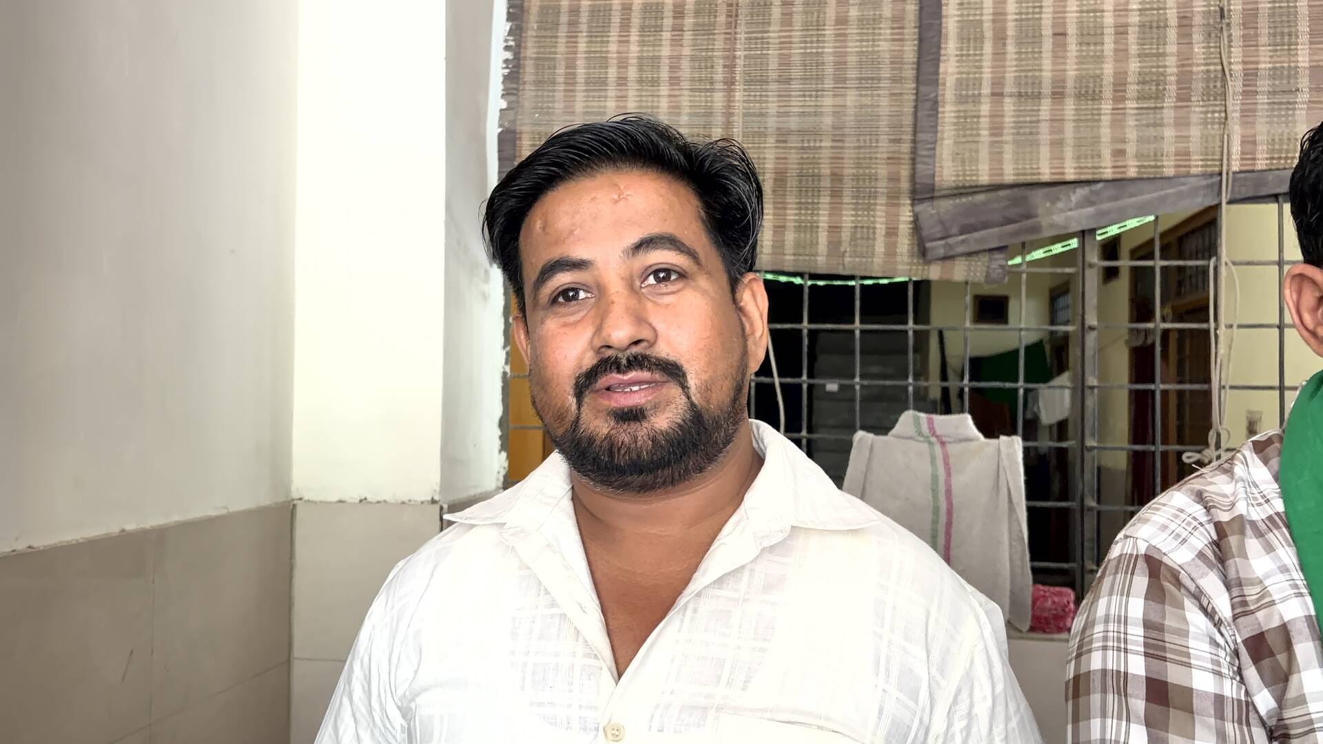 नोएडा। सेक्टर 49 स्थित बरौला गांव में परिचर्चा करते ग्रामीण। संवाद नोएडा। सेक्टर 49 स्थित बरौला गांव में परिचर्चा करते ग्रामीण। संवाद