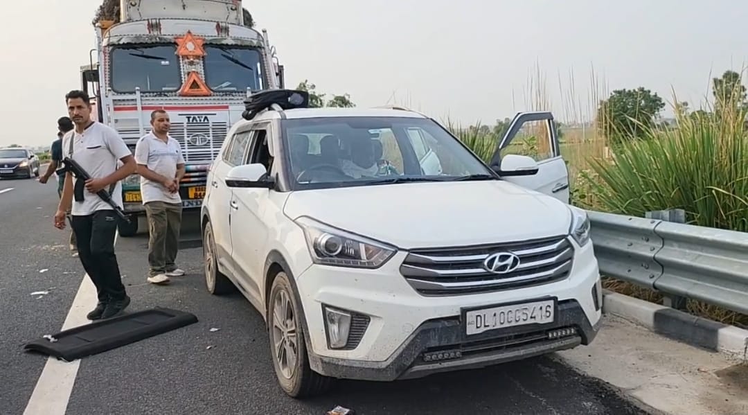 पुलिस टीम डोडा पोस्त को सील करते हुए। प्रवक्ता पुलिस टीम डोडा पोस्त को सील करते हुए। प्रवक्ता