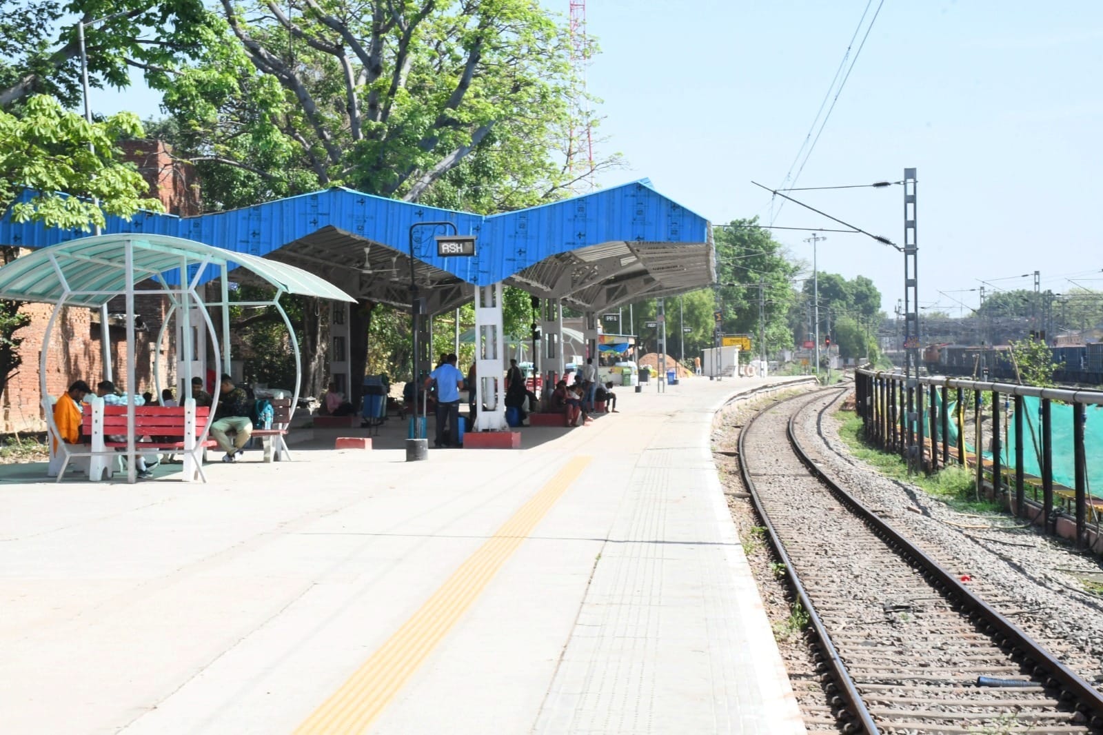 24.13 करोड़ से बदली ऐशबाग स्टेशन की सूरत, बना अत्याधुनिक 24.13 करोड़ से बदली ऐशबाग स्टेशन की सूरत, बना अत्याधुनिक