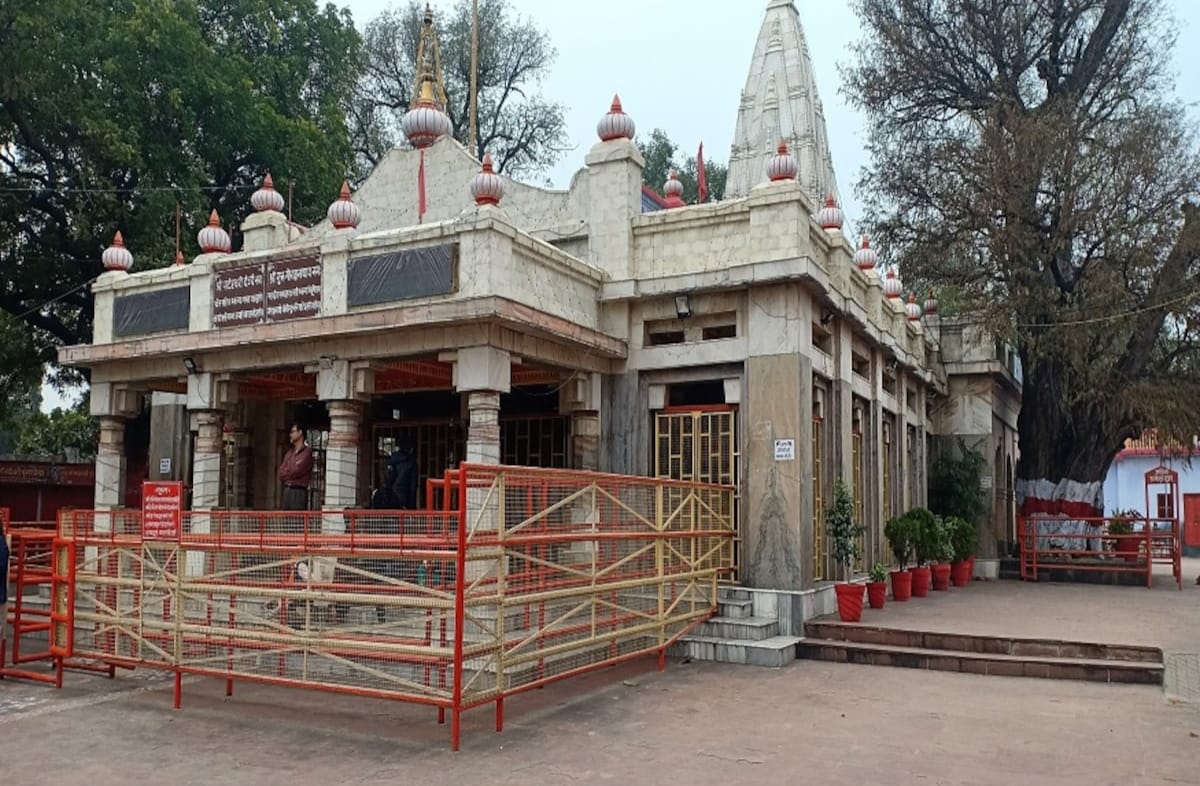 बलरामपुर के तुलसीपुर में स्थित कलश चौराहा बलरामपुर के तुलसीपुर में स्थित कलश चौराहा
