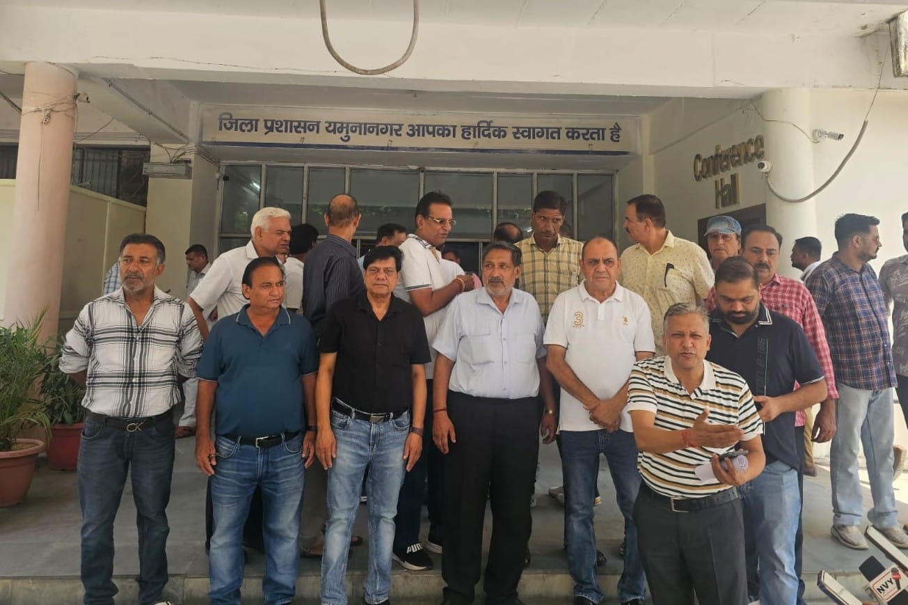 डीसी से बात करते उद्योग व्यापार मंडल हरियाणा का प्रतिनिधिमंडल के सदस्य। संगठन डीसी से बात करते उद्योग व्यापार मंडल हरियाणा का प्रतिनिधिमंडल के सदस्य। संगठन