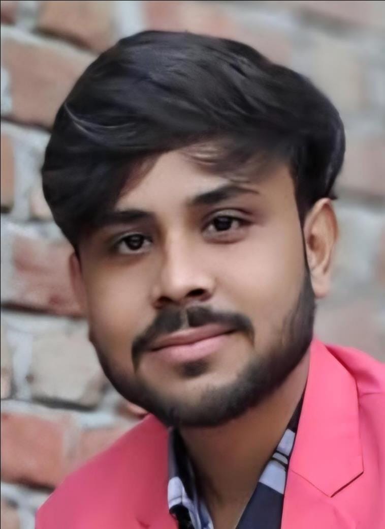 फोटो-8 कायमगंज मोहल्ला कूचा आर्यन के परिजनों से वार्ता करती नोएडा पुलिस। संवाद