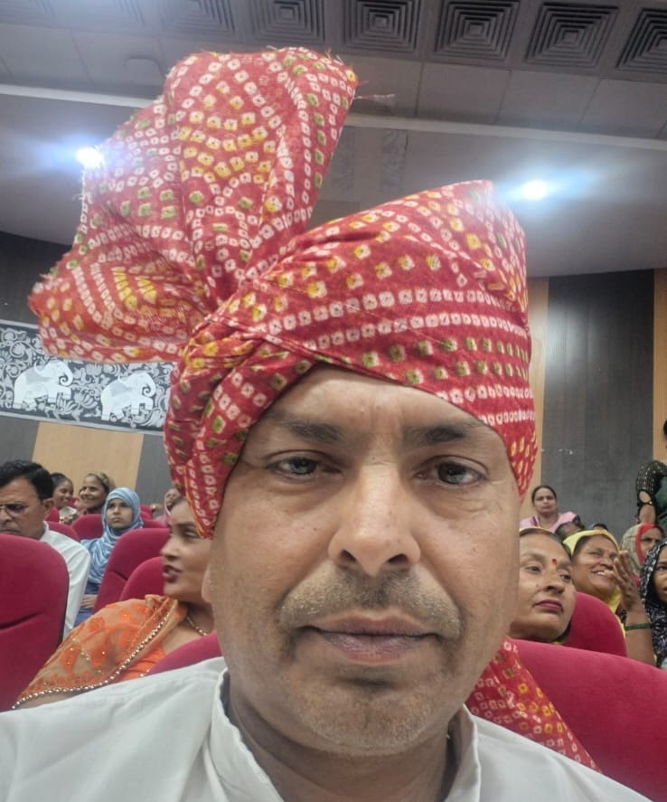 ग्रेनो वेस्ट के रोजा स्थित साई गार्डन सोसाइटी के बाहर मुख्य सड़क पर जमा पानी। स्रोत निवासी ग्रेनो वेस्ट के रोजा स्थित साई गार्डन सोसाइटी के बाहर मुख्य सड़क पर जमा पानी। स्रोत निवासी