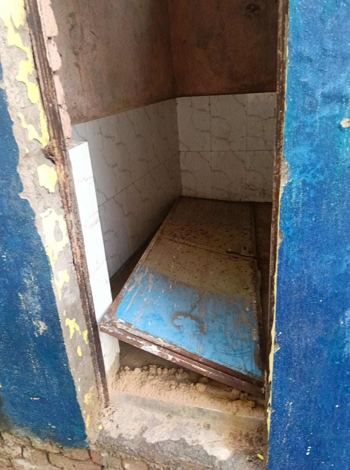 कुड़ा नरसिंहपुर में बदहाल पड़ा शौचालय। सवांद कुड़ा नरसिंहपुर में बदहाल पड़ा शौचालय। सवांद