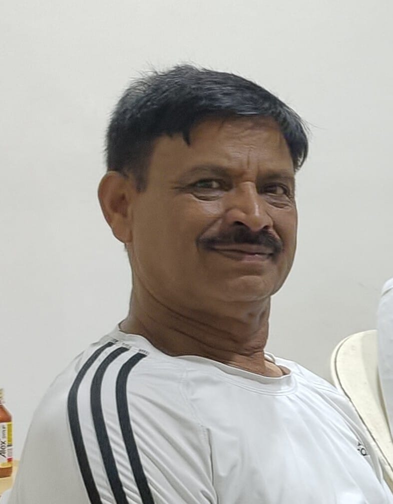 नोएडा। सेक्टर 75 में सड़क की जर्जर हालत। संवाद नोएडा। सेक्टर 75 में सड़क की जर्जर हालत। संवाद