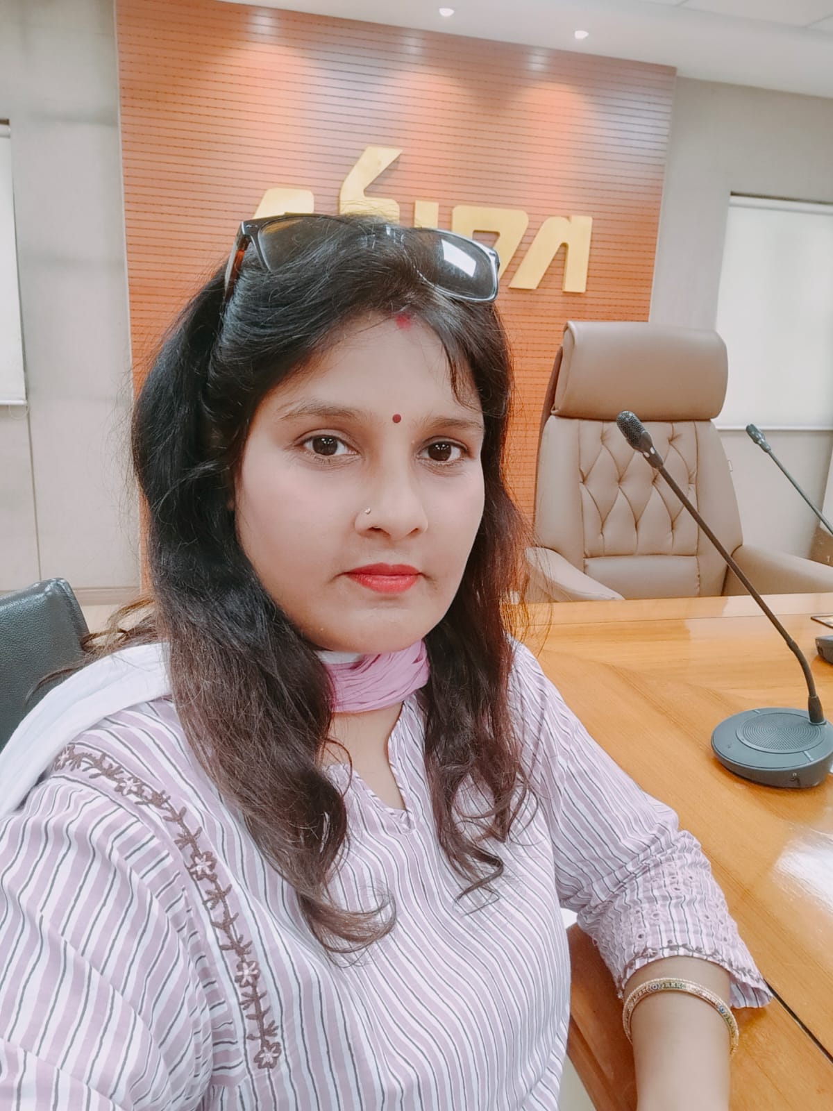 नोएडा। सेक्टर 75 में सड़क की जर्जर हालत। संवाद नोएडा। सेक्टर 75 में सड़क की जर्जर हालत। संवाद