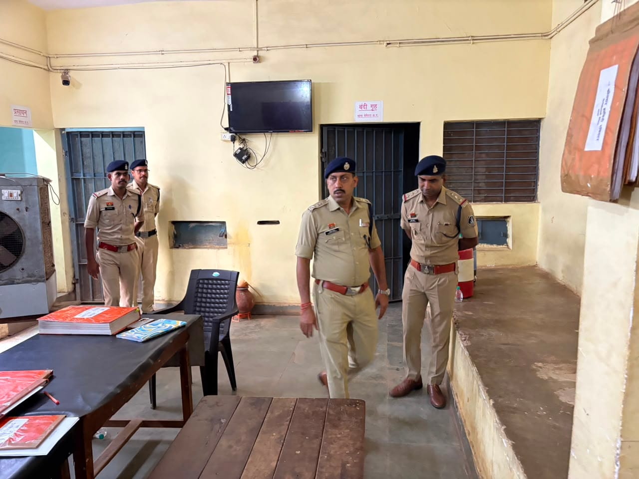 नवपदस्थ एसपी ने थानों का निरीक्षण किया नवपदस्थ एसपी ने थानों का निरीक्षण किया