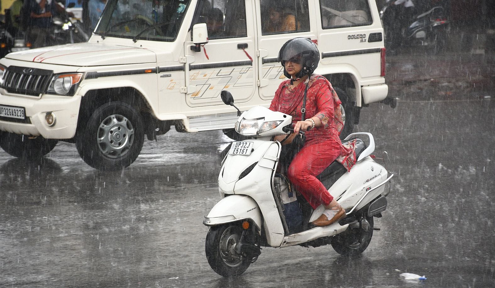 राजधानी में मंगलवार दोपाहर कई इलाकों मेें बारिश हुई। राजधानी में मंगलवार दोपाहर कई इलाकों मेें बारिश हुई।
