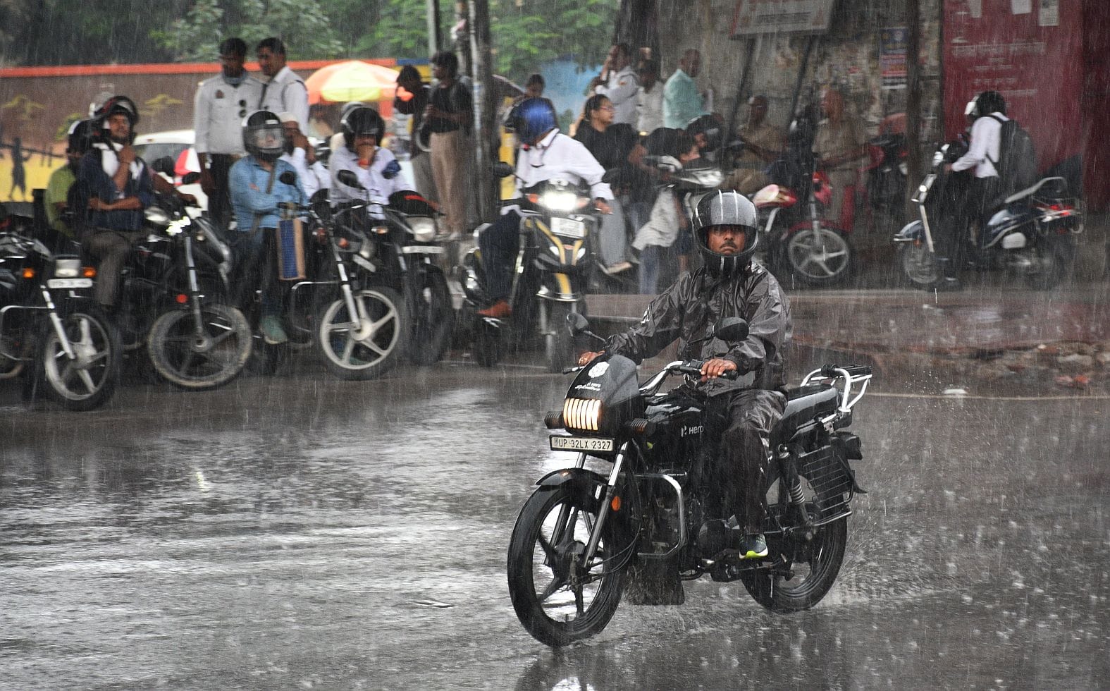 राजधानी में मंगलवार दोपाहर कई इलाकों मेें बारिश हुई। राजधानी में मंगलवार दोपाहर कई इलाकों मेें बारिश हुई।
