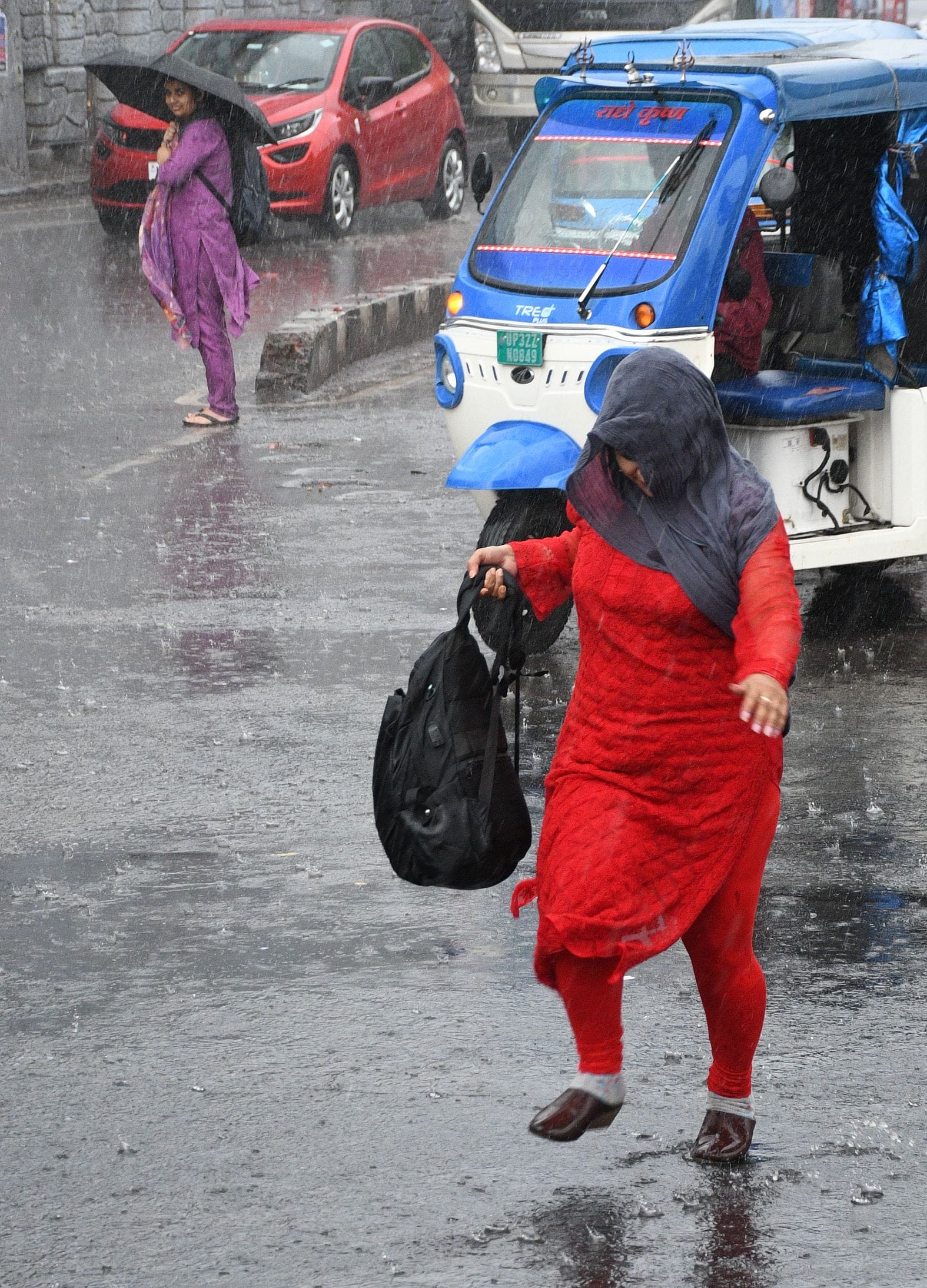 राजधानी में मंगलवार दोपाहर कई इलाकों मेें बारिश हुई। राजधानी में मंगलवार दोपाहर कई इलाकों मेें बारिश हुई।