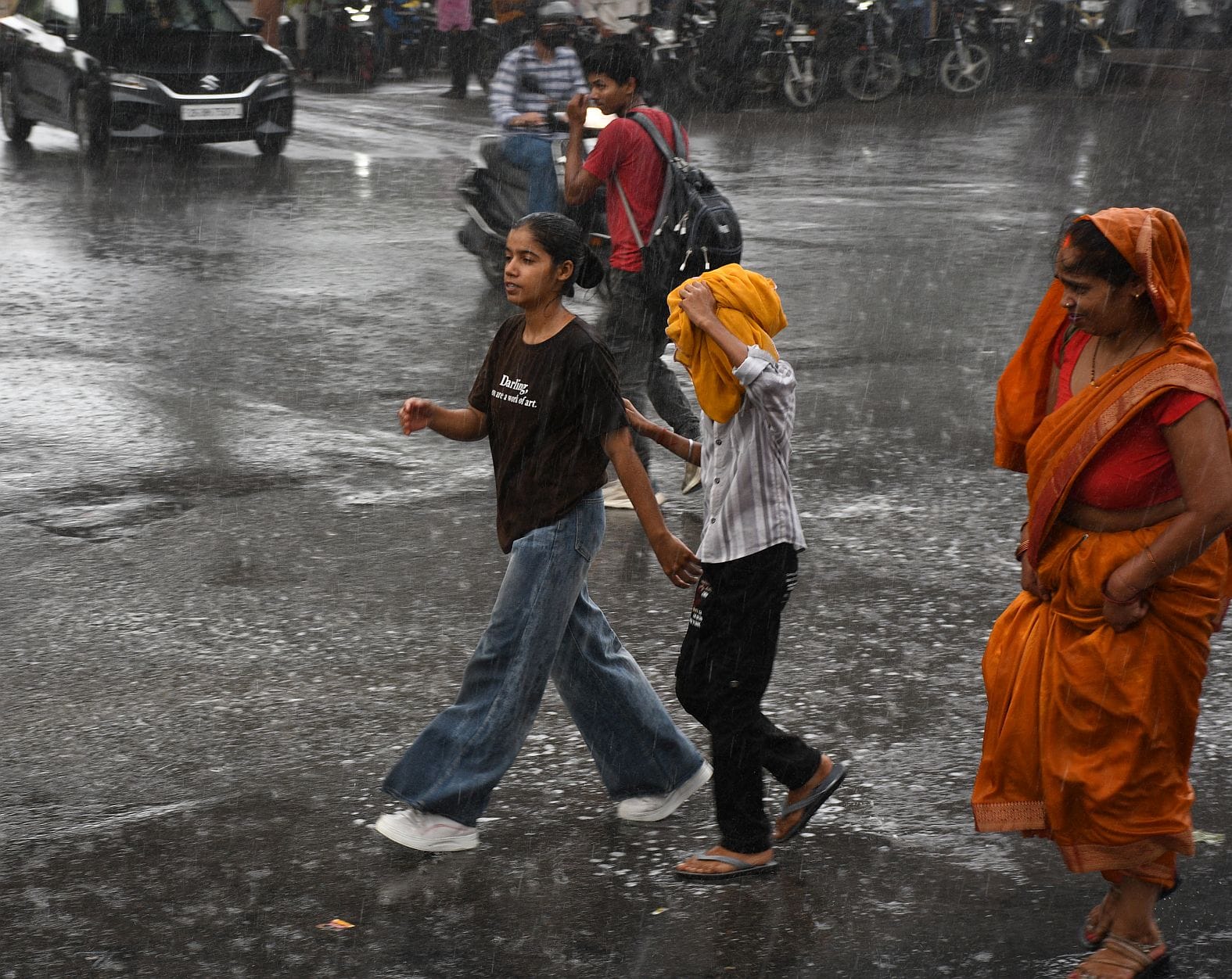 राजधानी में मंगलवार दोपाहर कई इलाकों मेें बारिश हुई। राजधानी में मंगलवार दोपाहर कई इलाकों मेें बारिश हुई।