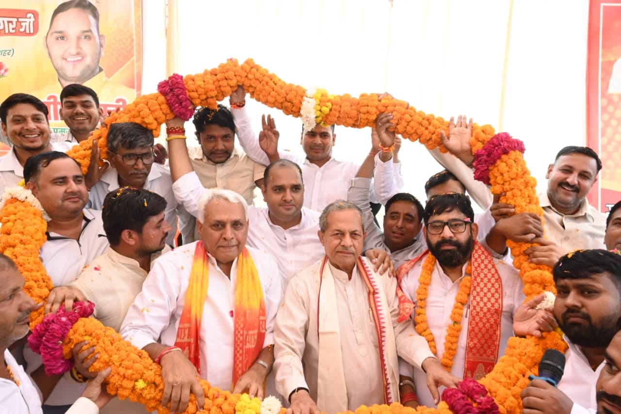 सिकंदराबाद में भाजपा के क्षेत्रीय अध्यक्ष नवाब सिंह नागर का स्वागत करते विधायक व कार्यकर्ता। सं सिकंदराबाद में भाजपा के क्षेत्रीय अध्यक्ष नवाब सिंह नागर का स्वागत करते विधायक व कार्यकर्ता। सं